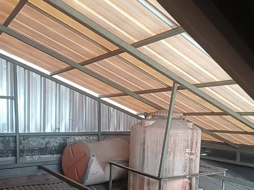 Toren air di fasilitas produksi pabrik kosmetik