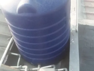 Toren roof tank di atap bangunan bertingkat